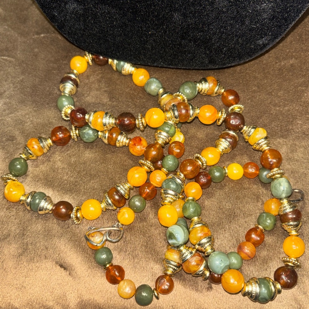LOT A – Chunky Necklace Elegant Multicolor Beaded Necklace